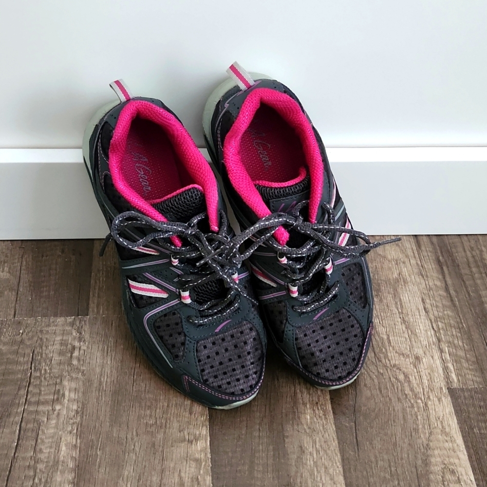 LA Gear womens tennie shoes